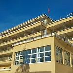 克莱恩蒙塔纳瑞士青年旅舍 *