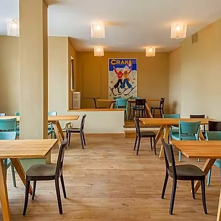 Youth Hostel *