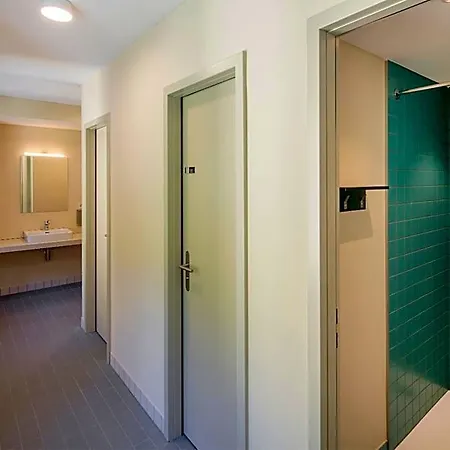 Youth Hostel *